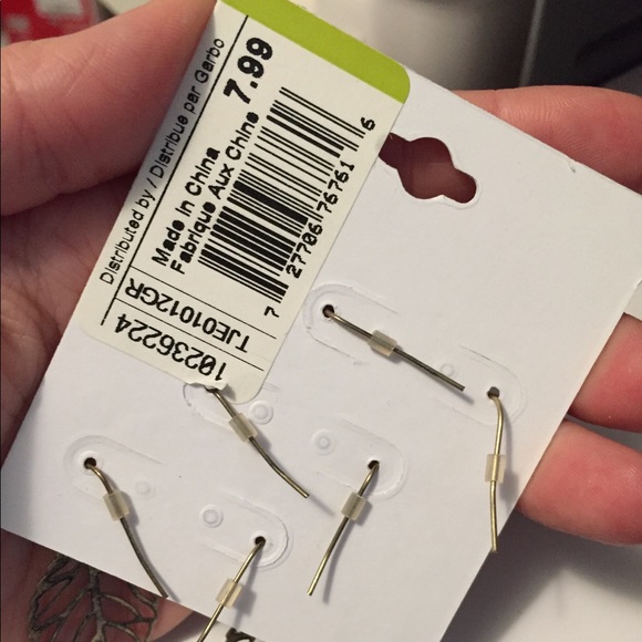 🆕⬇️[3/$10] leaf earrings (3-pairs) - Picture 2 of 2